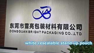 kantong berdiri berwarna putih yang dapat ditutup kembali